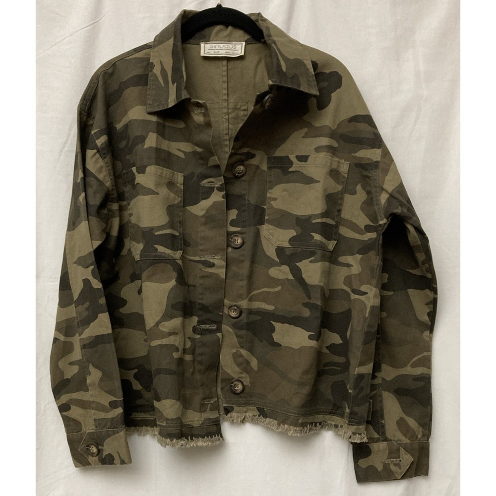 Sinuous Women's Camo Print Twoโ Pocket Jacket with Frayed Bottom- Size Small